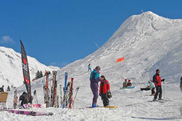 vacances montagne à la neige dans les Alpes France